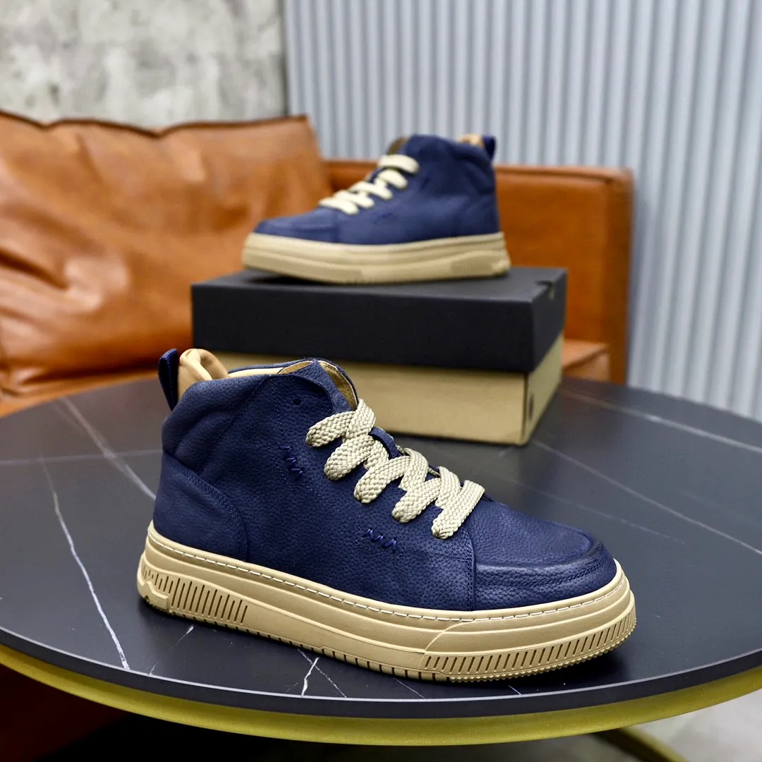 Ex-factory price: 640💰Thick wool imported from Australia Brand: UGG genuine purchasing agent Size: 38-44 Grade: Official website 1:1 Material: First layer of genuine leather waterproof and antifreeze upper Real wool lining Original non-slip soft wear-resistant outsole Style category: Men's casual shoes Trendy style Comfortable on the feet Color: Official website color synchronization